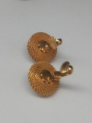 1980s Gold Tone Mesh Frame Faux Mabe Pearl Button Clip-on Earrings