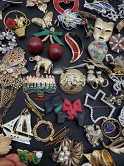 Lot Of 140 Brooches Pins – Many Signed – Silver Gold Tone Wholesale Resell J108a