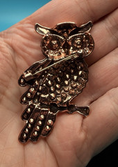 Multi Color Blue Rhinestones Owl Rose Gold Tone Metal Brooch Pin 2.75″