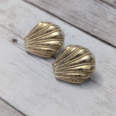 Vintage Stud Earrings For Pierced Ears 7/8″ Gold Tone Flourish