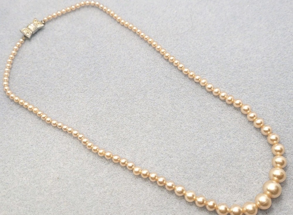 Vintage Faux Glass Pearl Beads Necklace 16in.