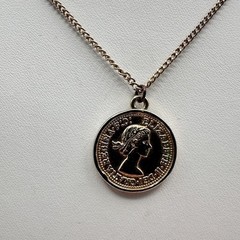 Vintage 70s Queen Elizabeth II British Five Pence Coin Pendant Necklace Jewelry