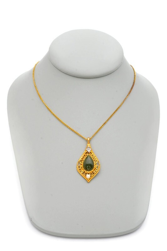 Vintage Pendant Necklace Gold Tone Jade Diamond Pearl 18″