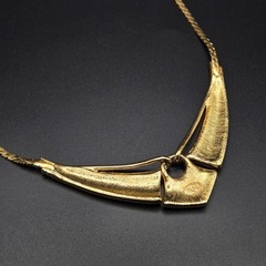 Trifari Vintage Gold Tone Cream Enamel Geometric Necklace Herringbone 18 Inch