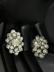 Vintage READ Clear Crystals Rhinestones Prongs SilverTone Clip On Earrings 1”