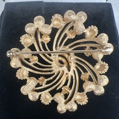 Crown Trifari MCM Brooch Gold Tone & Red Rhinestone Swirl Signed (1955-1969) EUC