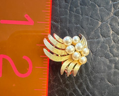 Vintage stunning Crown Trifari gold tone faux pearl spray clip on earrings