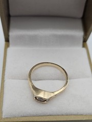 Vintage 14k yellow white gold 3 diamond ring Size 7.25 3.1 Grams Approx. .23 Tcw