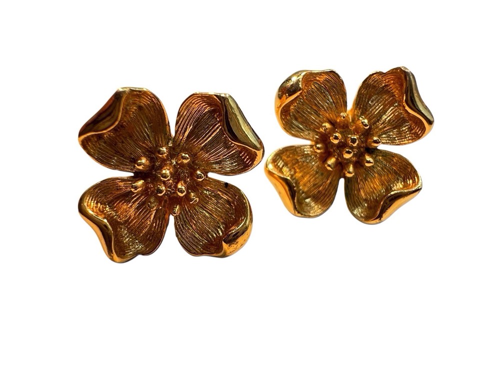 Trifari Dogwood Earrings Flower Pierced Vintage Gold Trifarium Alloy Spring A3