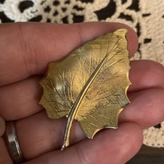 Vintage Gold Tone Leaf Brooch Pin Textured 2 Inch Gloss Jewelry