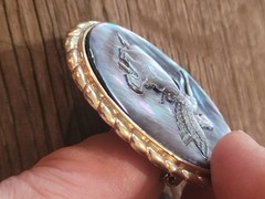 vintage unbranded abalone shell angel cameo brooc pendant gold-tone rope border