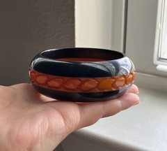 Vintage Chunky Halloween Alligator Carved Laminated Bakelite Bangle Bracelet