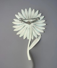 1960’s VINTAGE METAL FLOWER BROOCH BLUE AND TEAL GREEN DAISY Vintage Pin
