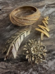 Vintage Jewelry Lot Over 1 Ibs Signed Unsigned Brand Unbrand Estate