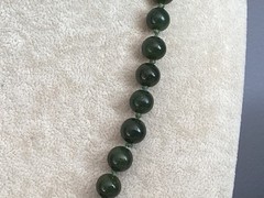 INCREDABLE VINTAGE HAND KNOTTED GENUINE JADE BEAD UNIQUE CLASP NECKLACE NR
