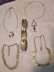 Antique & Vintage 50+ Lot Of Necklaces & Varies Designs & Quality.