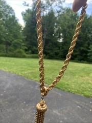 1960’S MONET GOLD-TONE ROPE CHAIN TASSEL ‘DAMITA’ NECKLACE BOOK PIECE 23″