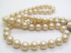 Vintage Heavy Pearl Bead Necklace with Rhinestone & Pearl Push Closure 23 Inch