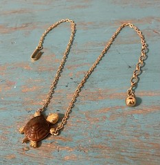 Vintage Crown Trifari Turtle Brown Lucite Pendant Gold Tone Adjustable Necklace