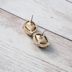 Vintage Earrings for Pierced Ears Ornate Gold Tone with Brown Center 5/8″