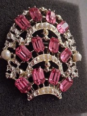 Vintage pink baguette rhinestone & faux pearl brooch, tiered, layered sheild…