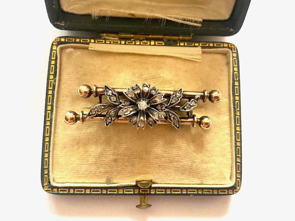 Fantastic Rare 18k Solid Gold Diamonds Flower Vintage Ladies Pin Brooch