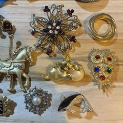 28 Pcs Brooch Pin Sweater Clip Jewelry Vintage Modern Lot