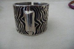 ZEBRA STRIPES SILVER & BLACK TONE HINGED BANGLE #195A BRACELET MAGNET CLASP