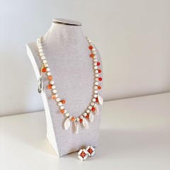 NEW VINTAGE MIRIAM HASKELL CORAL & CREAM SHELL BEADED NECKLACE AND EARRING SET