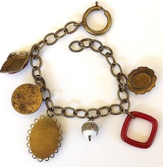 VINTAGE CARNELIAN GLASS FOB-CHARM BRACELET