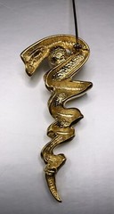 Tona Shell Brooch, Gold Tone, 2 3/4”, Signed W Pearl Looks Real Can’t Garant￼e