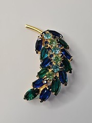 VTG Juliana Brooch & Clip on Earrings Green Blue Rhinestones Goldtone