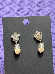 Vtg Clear Rhinestone Flower Faux Pearl Drop Dangle Earrings Silvertone 7/8 inch