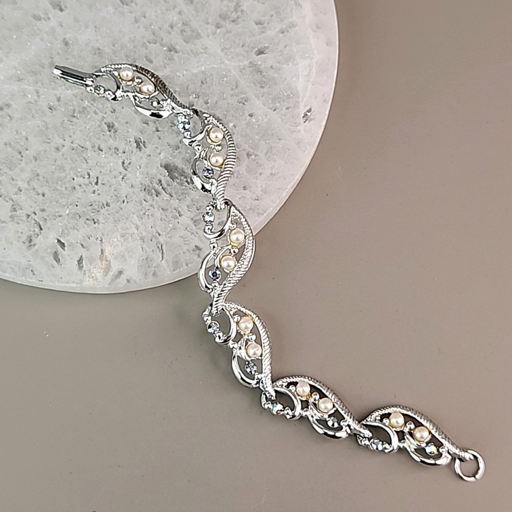 Vintage Rhinestone Bracelet Faux Pearls Silver Tone Scalloped 7″