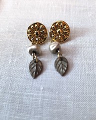 Vintage LCi Liz Claiborne Gold Rosette Baroque Pearl Leaf Drop Earrings Pierced