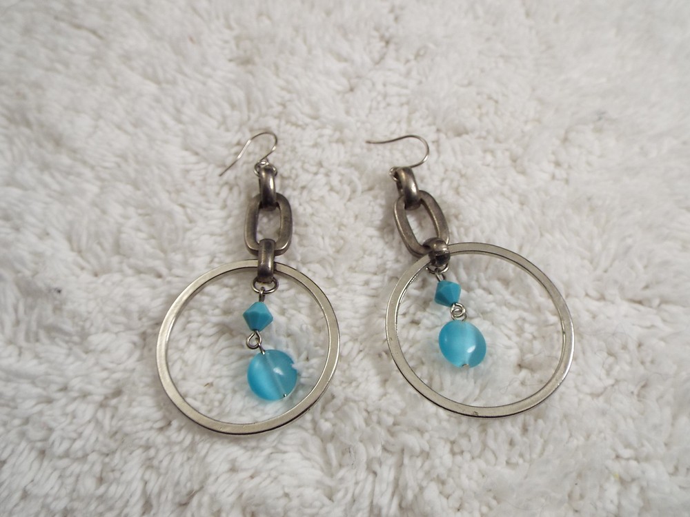 Silvertone Blue Bead Ring Pierced Earrings (A39)
