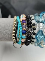 Nice Lot Of 6″ Bracelets Various Types And Colors