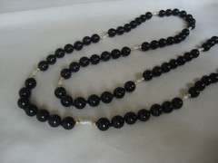 VINTAGE 1970s ‘BEAD MEDLEY’ RICE PEARL BLACK ONYX 30″ ENDLESS BEAD NECKLACE