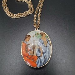 Victorian Style Enamel And Goldtoned Vintage Locket/Pendant Necklace. 24″ Chain
