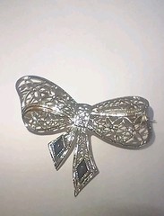 Vintage 10 Kt White Gold Belais Sapphire Bow Pin
