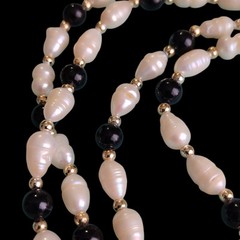 Vintage Classic Black Agate Stone & White Pearl Beaded Necklace 32in