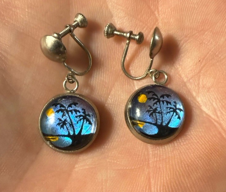 A209 Vintage Butterfly Wing Palm Tree Silver Tone Screw Back Dangle Earrings