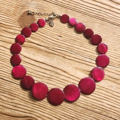 Retro MOP Shell Disc Necklace Charming Charlie Burgundy Mother Of Pearl 17″