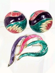 Vintage 1980s Pearlescent Enamel BROOCH EARRING Gold Tone Purple Fushia Teal