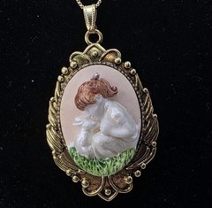 VINTAGE Cameo Jewelry Set Gold Tone Oval Multicolor Necklace Pendant Bracelet