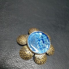 Vintage/Antique Flower Brooch Blue Glass C Clasp Brass. 8325