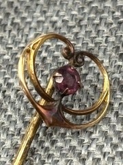 Antique 10K Gold Top Art Nouveau Purple Glass Stone Hat Pin Stick Pin Brooch
