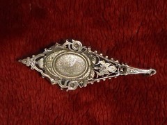 Vintage Victorian Style Open Hinged Oval Photo Locket Pendant