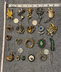 Vintage Brooch Lot Of 21 Brands Are Avon And Unbranded Sizes Range From 1 To 4in
