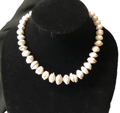 Puka Shell Necklace Hawaiian Lei Graduated 9 mm to 17 mm 17 in Length – Vintage